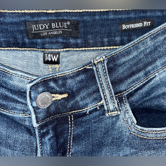 Judy Blue Boyfriend Fit Jeans Size 14W  Stretch distressed JB82156 - Picture 2 of 4